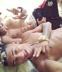 two friends 5a679b3a39176.jpg