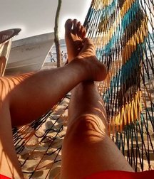 guys relaxing on the hammock 5a6cbf50160d3.jpg