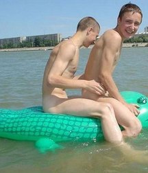 young boys have fun (2) 5a7bfced172c0.jpg