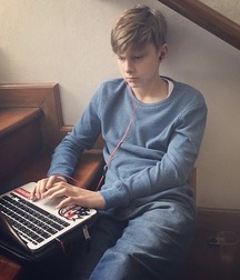 guys with their computer 5a85be0cc6f4f.jpg