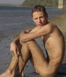 I show the right side of my body 5a871e04e5d46.jpg
