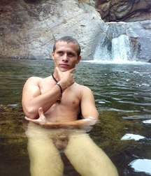 guys immersed in water 5a87be1dc7a69.jpg