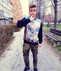 sensual guys 5a8c344f77601.jpg