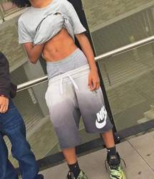 sensual guys 5a8c3452ec8fe.jpg