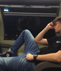sensual guys 5a8c345b83bde.jpg