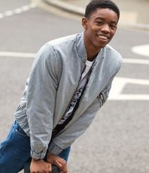 sensual guys 5a8c34671f6f3.jpg