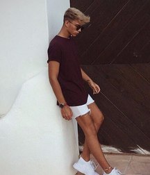 sensual guys 5a8c346990fce.jpg