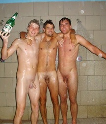 guys in the shower after the game 5a8e8793045ac.jpg