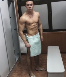 I cover myself with a towel 5a91608b5848a.jpg