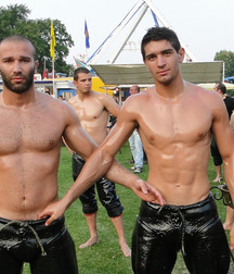Turkish wrestlers 5a93fe9843676.jpg