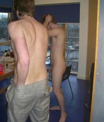 guys having fun  5a95656fdea63.jpg