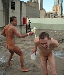 guys having fun  5a95657b294dd.jpg