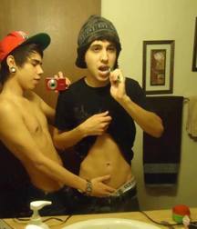 selfies with friends 5a9f550e8b0a8.jpg