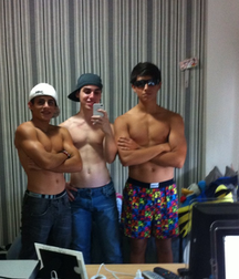 selfies with friends 5a9f55376fdb1.png