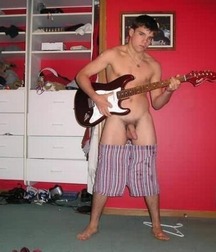 strange guitar players 5aa3dbb945a81.jpg