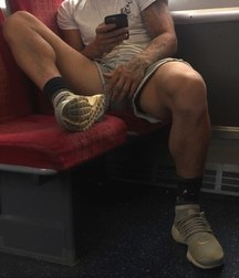 voyeur  5aa62f7ccf58e.jpg