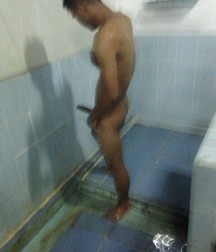 look at the boy while taking a shower 5aaac8f4eebec.jpg