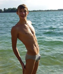 boys in underwear 5aacbf8eddf57.jpg
