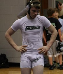 young wrestlers 5aae7d1495fd5.jpg