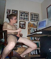 in love with the computer 5aaf8b8186507.jpg