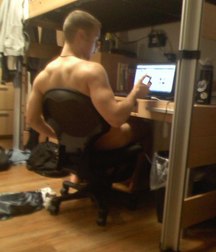 in love with the computer 5aaf8b8ba7181.jpg