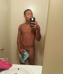 the shy boy's selfie 5aaf8c79d8c2e.jpg