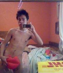 the shy boy's selfie 5aaf8c8064e48.jpg