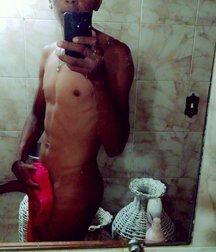 the shy boy's selfie 5aaf8c817e65e.jpg