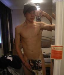 the shy boy's selfie 5aaf8c826bb84.jpg