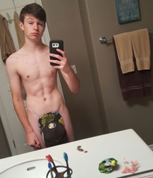 the shy boy's selfie 5aaf8c866f168.jpg