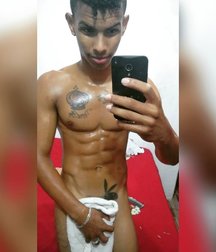 the shy boy's selfie 5aaf8c92edfb3.jpg