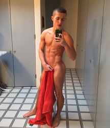 the shy boy's selfie 5aaf8c9bf0eec.jpg