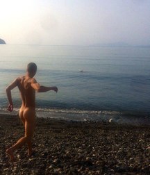  I'm naked on the beach 5ab2c714007d6.jpg