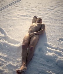 on the cold snow 5ab81bcac7c9d.jpg