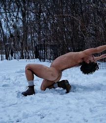 on the cold snow 5ab81bceca5c6.jpg