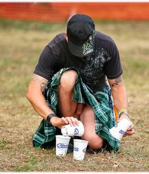 guys with kilt 5ab9e4ee34c7f.jpg
