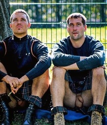 guys with kilt 5ab9e4f621841.jpg