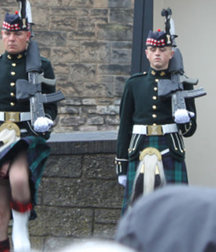 guys with kilt 5ab9e4f70e630.jpg