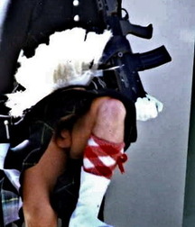 guys with kilt 5ab9e4f9a6438.jpg