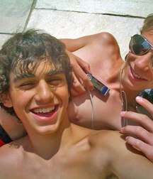 two beautiful friends 5abaa7de74e8f.jpg