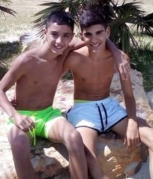two beautiful friends 5abaa7e3c31db.jpg