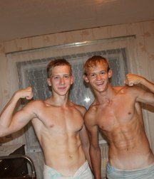 two beautiful friends 5abaa7f3acd9e.jpg