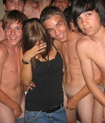 naked boys laughing 5abbd2e0156da.jpg