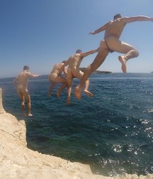 interesting dives 5ac459d18ecb1.jpg