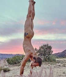 guys upside down 5ac45ad453043.jpg