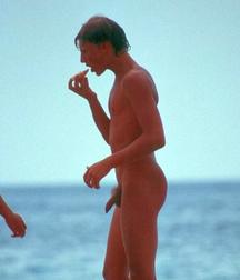 look at the guys at the beach 5ac653cf65bbd.jpg