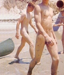 look at the guys at the beach 5ac653d3e0fd8.jpg