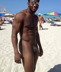 look at the guys at the beach 5ac653e217c91.jpg