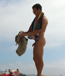 look at the guys at the beach 5ac653e755559.jpg