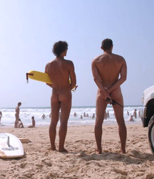 look at the guys at the beach 5ac653e83d4a7.jpg